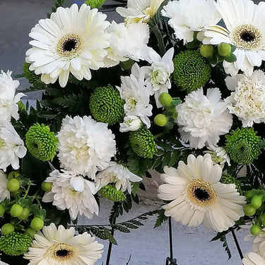 Coroana funerara cu minigerbera (germini), garoafe si crizanteme