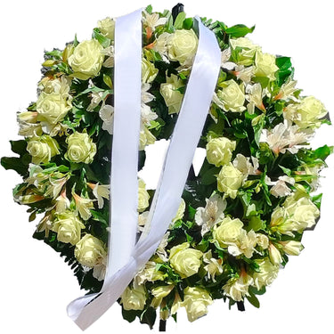 Coroana funerara cu trandafiri si alstroemeria albe